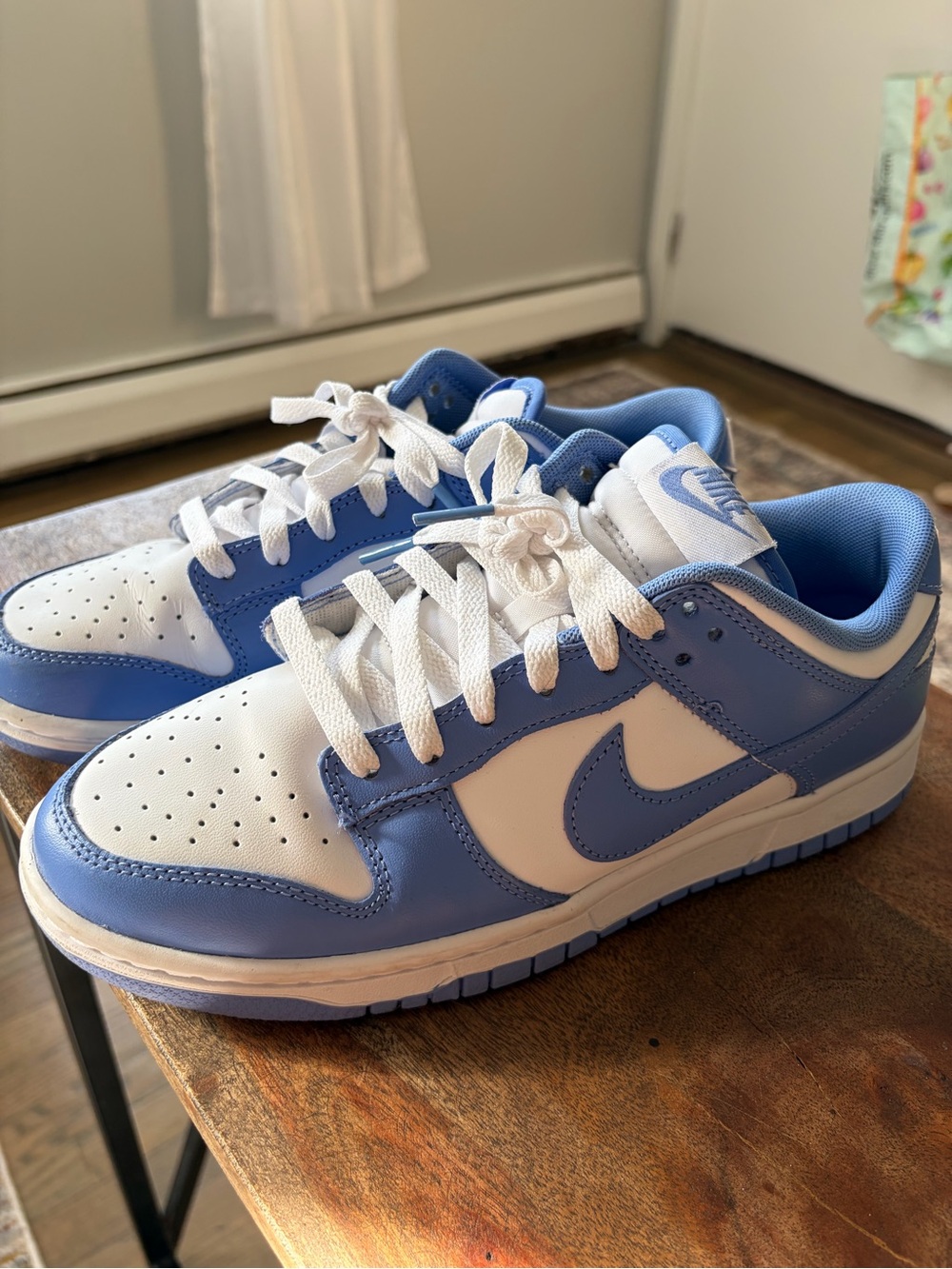 Nike women’s Low-Top Sneakers - White and Light Blue
